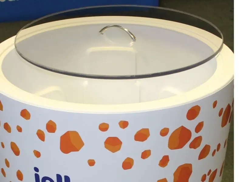 Clear lid fitted to a large size wheeled sampling bin