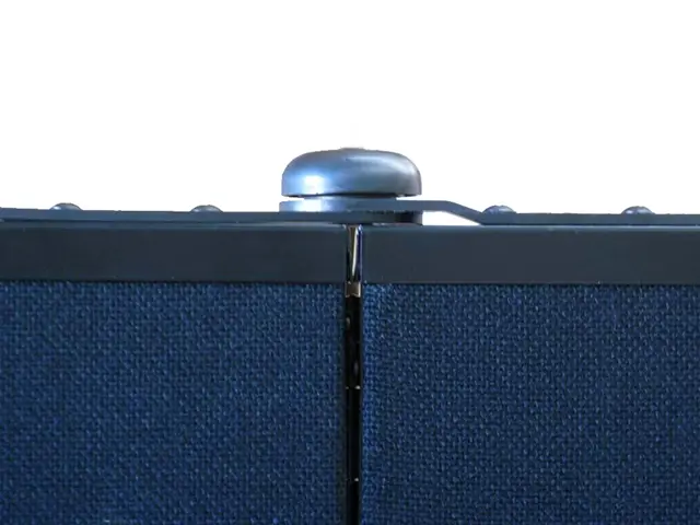 Divider Screen