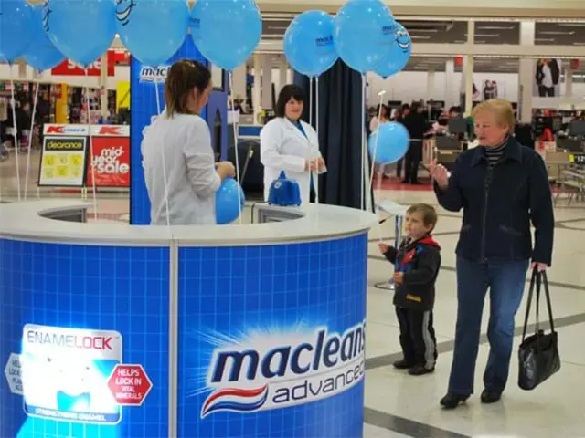 Round Sampling Booth
