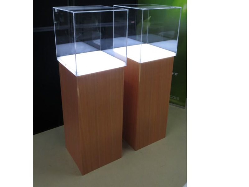 Frosted tops can be combined with display cases