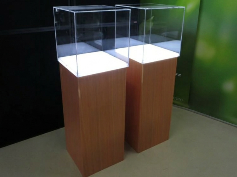 Frosted tops can be combined with display cases