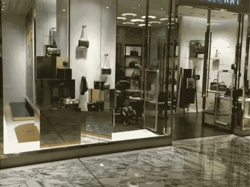 Gold mirror plinth