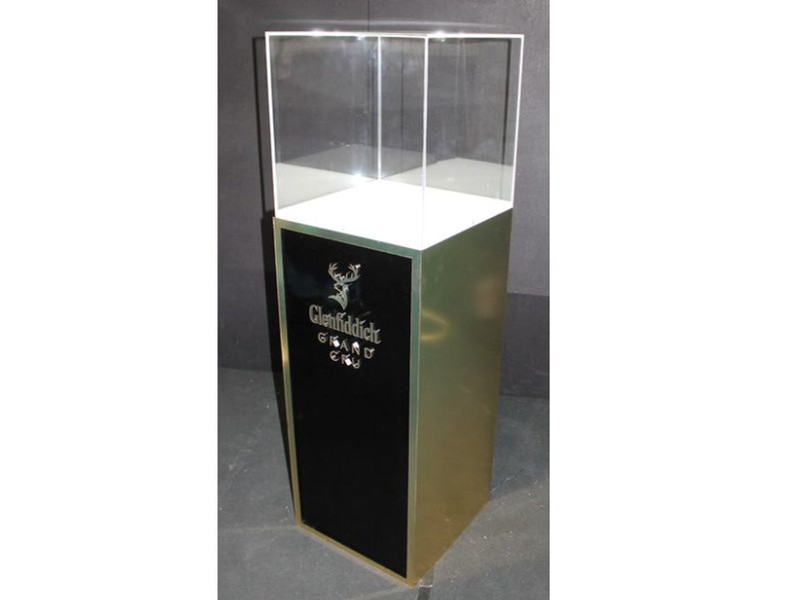 Showcase Plinths