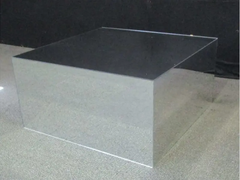 Low-rise mirror plinth for mannequin, 40cm high