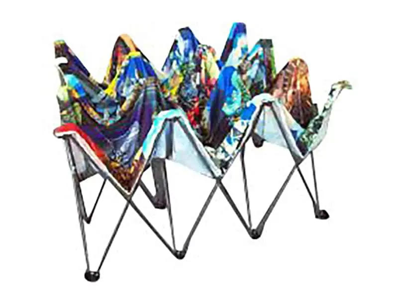 The frame collapses quickly and easily