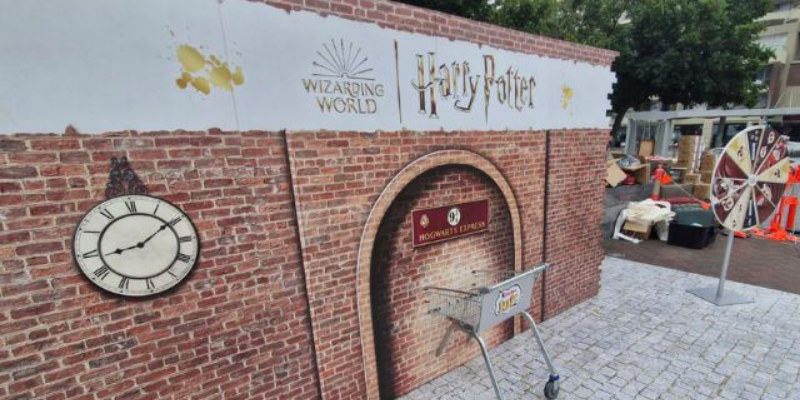 Kinder Platform 9¾ brick-wall set with a clock, luggage trolley and Harry Potter Wizarding World signage