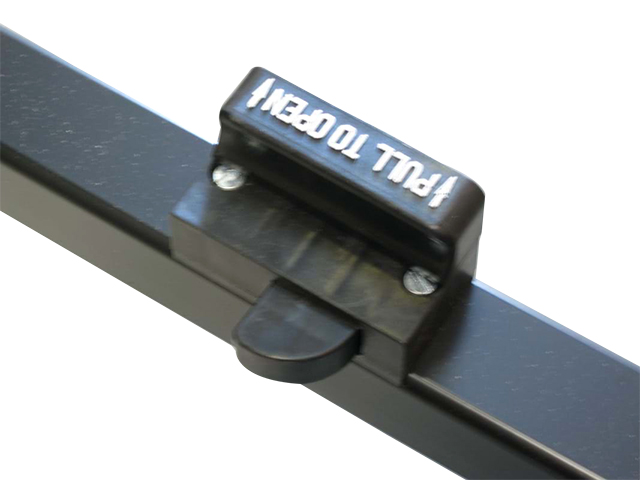 Pull to open latch on the base rail of a Screenflex divider