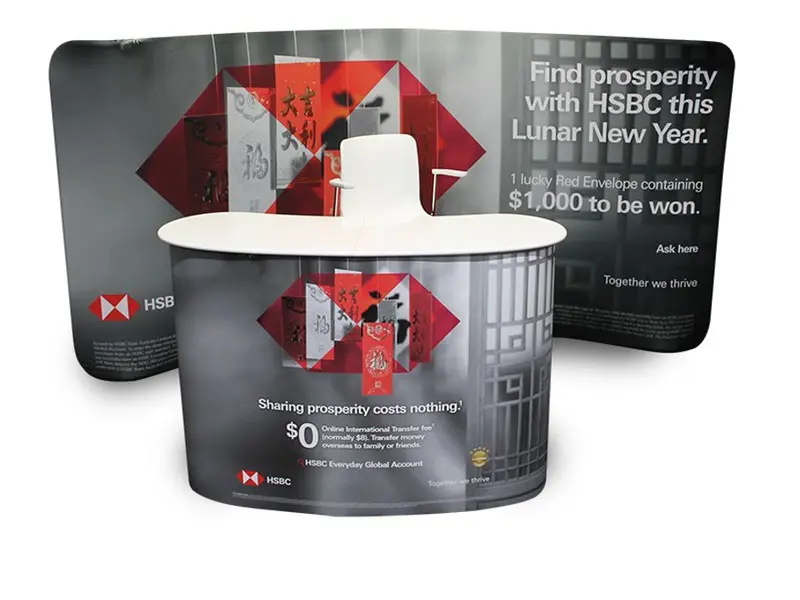 Curved walls with sales counters are a simple and effective combination